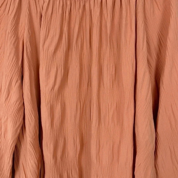 ELIZABETH AND JAMES | OFF SHOULDER BRICK COLOR WRINKLE TEXTURED BLOUSE - Picture 7 of 13